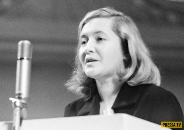 Советская поэтесса Юлия Друнина: прошла через войну, но не пережила распад СССР (10 фото) Советская поэтесса Юлия Друнина: прошла через войну, но не пережила распад СССР (10 фото)